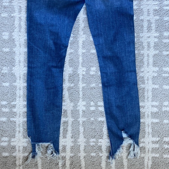•EXPRESS• NWT Mid-Rise Distressed Cropped Ankle Jeans - Picture 8 of 13